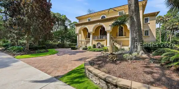Image 3: Mediterranean Architecture Style Image 3: Mediterranean Architecture Style