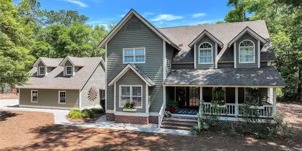 4 Canters Court