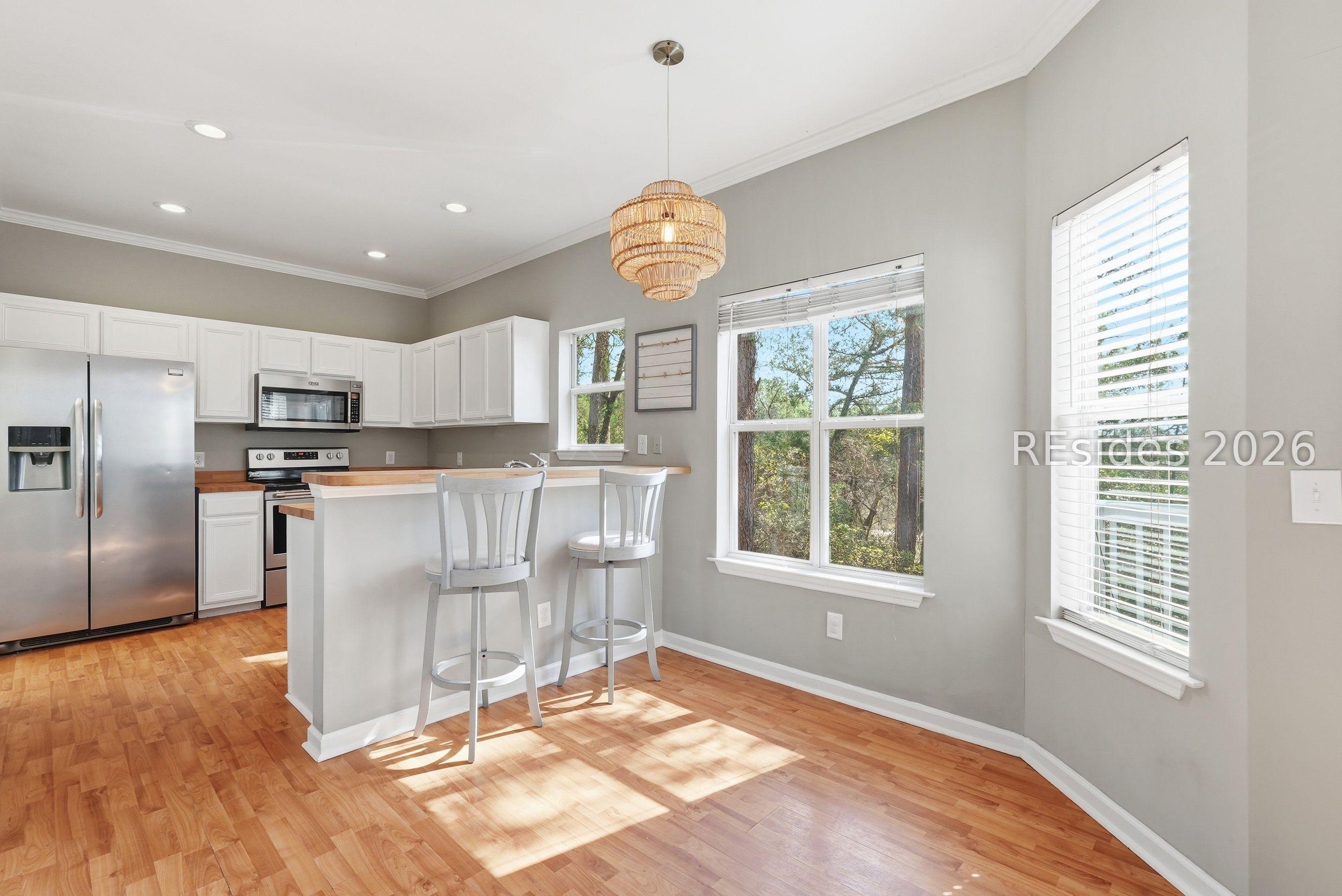 Image 4: Eat-in Kitchen Image 4: Eat-in Kitchen
