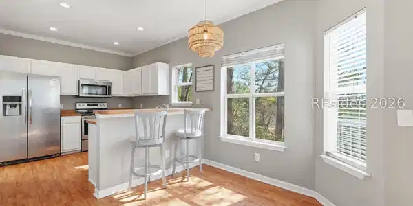 Image 4: Eat-in Kitchen Image 4: Eat-in Kitchen