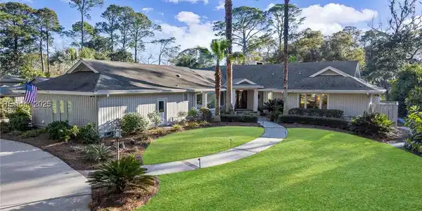 8 Red Maple Road