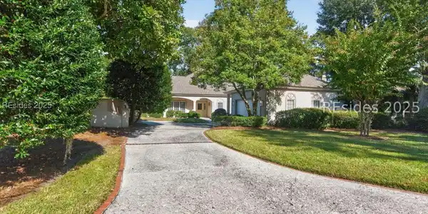 10 Glenmoor Place