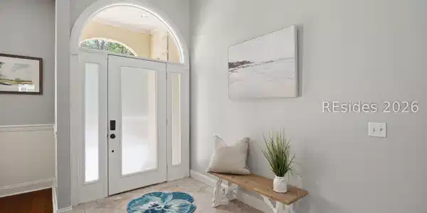 Image 4: Front Entryway Image 4: Front Entryway