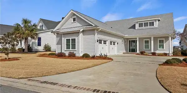 323 Lake Point Circle