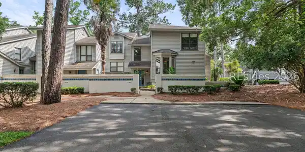 17 Lake Forest Drive