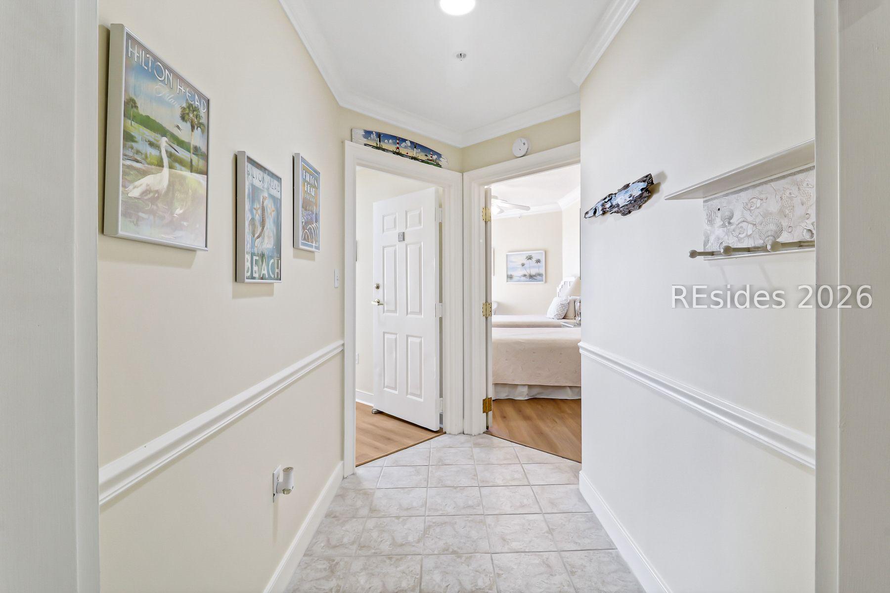 Image 4: Foyer