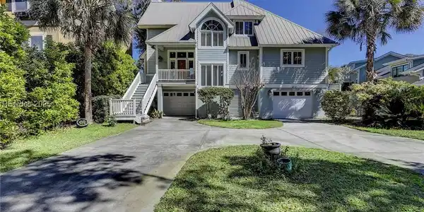16 Sterling Pointe Drive