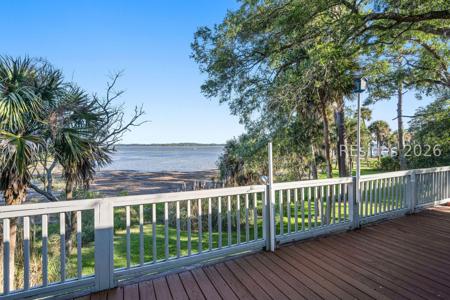 12 Pine Island Road