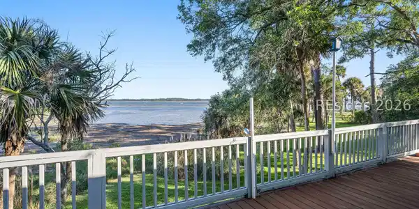 12 Pine Island Road