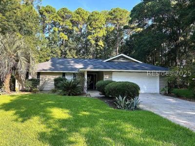 37 N Wade Hampton Court