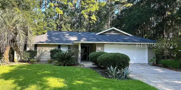 37 N Wade Hampton Court