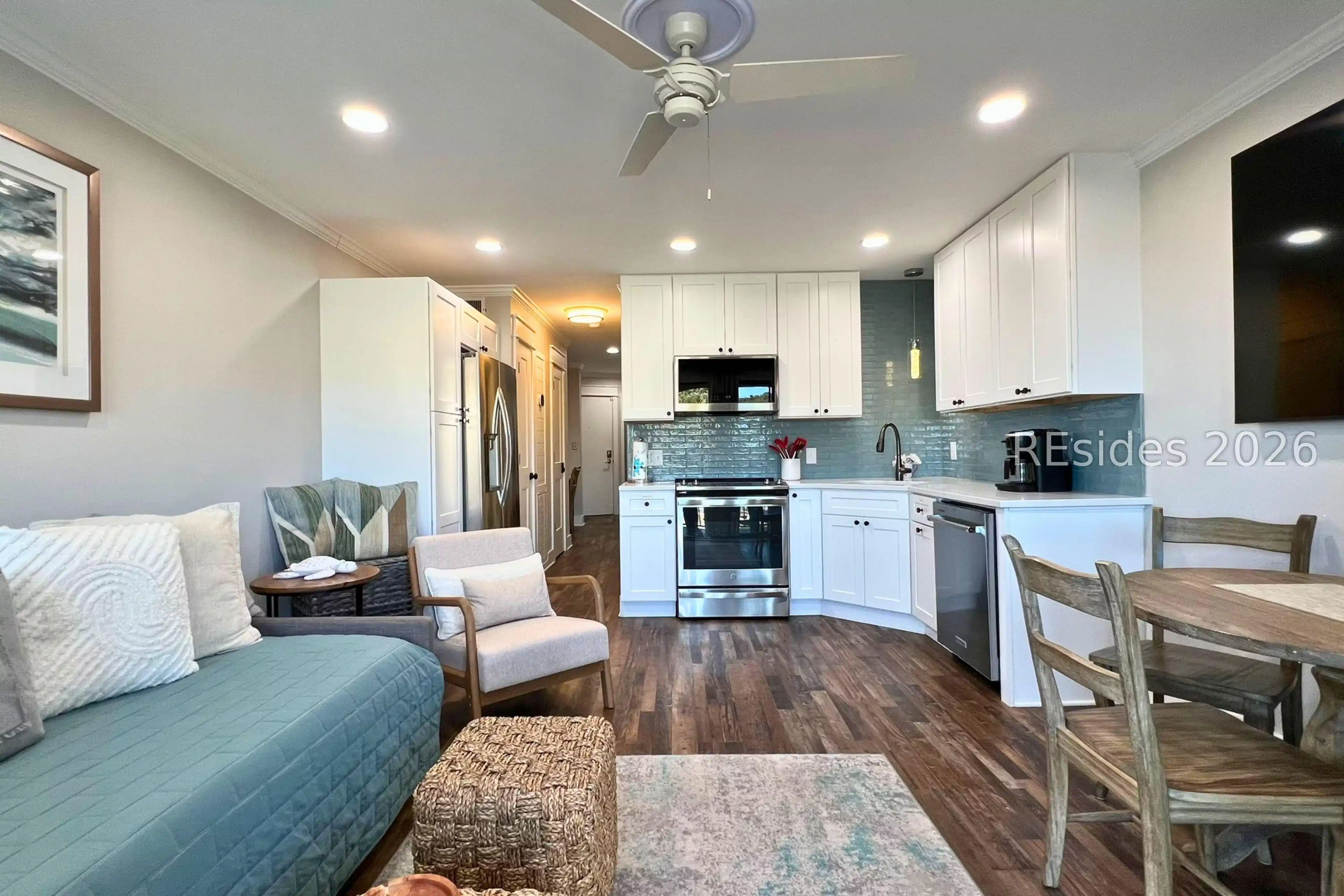 Image 1: Beautifully Updated Kitchen And Living Area Image 1: Beautifully Updated Kitchen And Living Area