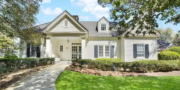 20 E Cottage Circle
