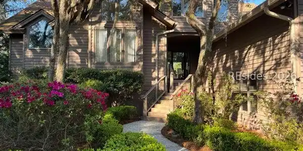 2 Long Marsh Lane