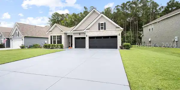 Image 2: 3-Car Garage and Painted Driveway Image 2: 3-Car Garage and Painted Driveway