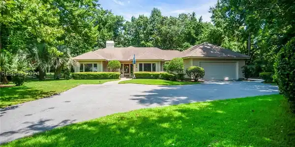 4 Birkdale Court