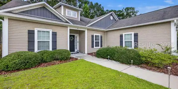 Image 3: Front Yard Image 3: Front Yard