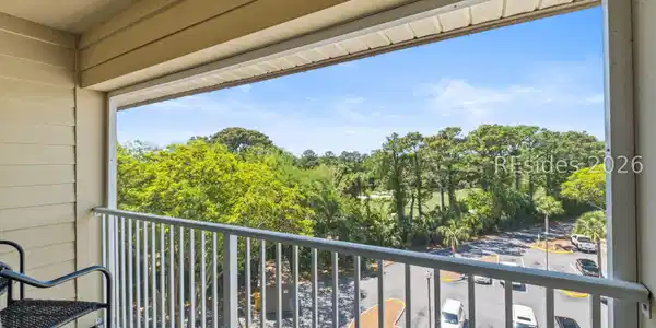 Image 2: Outdoor screened balcony with golf course view! Image 2: Outdoor screened balcony with golf course view!
