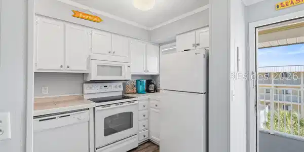 Image 4: Stocked kitchen Image 4: Stocked kitchen