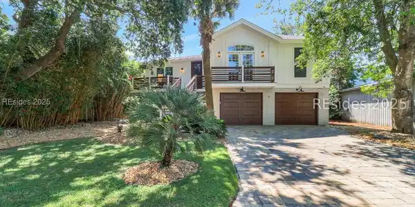 4 Moonshell Road