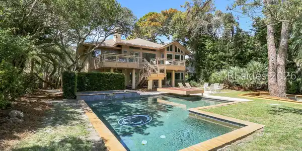 Image 4: Rear of Home