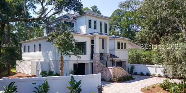 8 Fairfax Lane