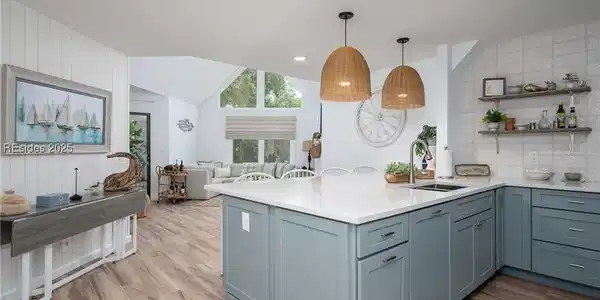 200 Colonnade Drive