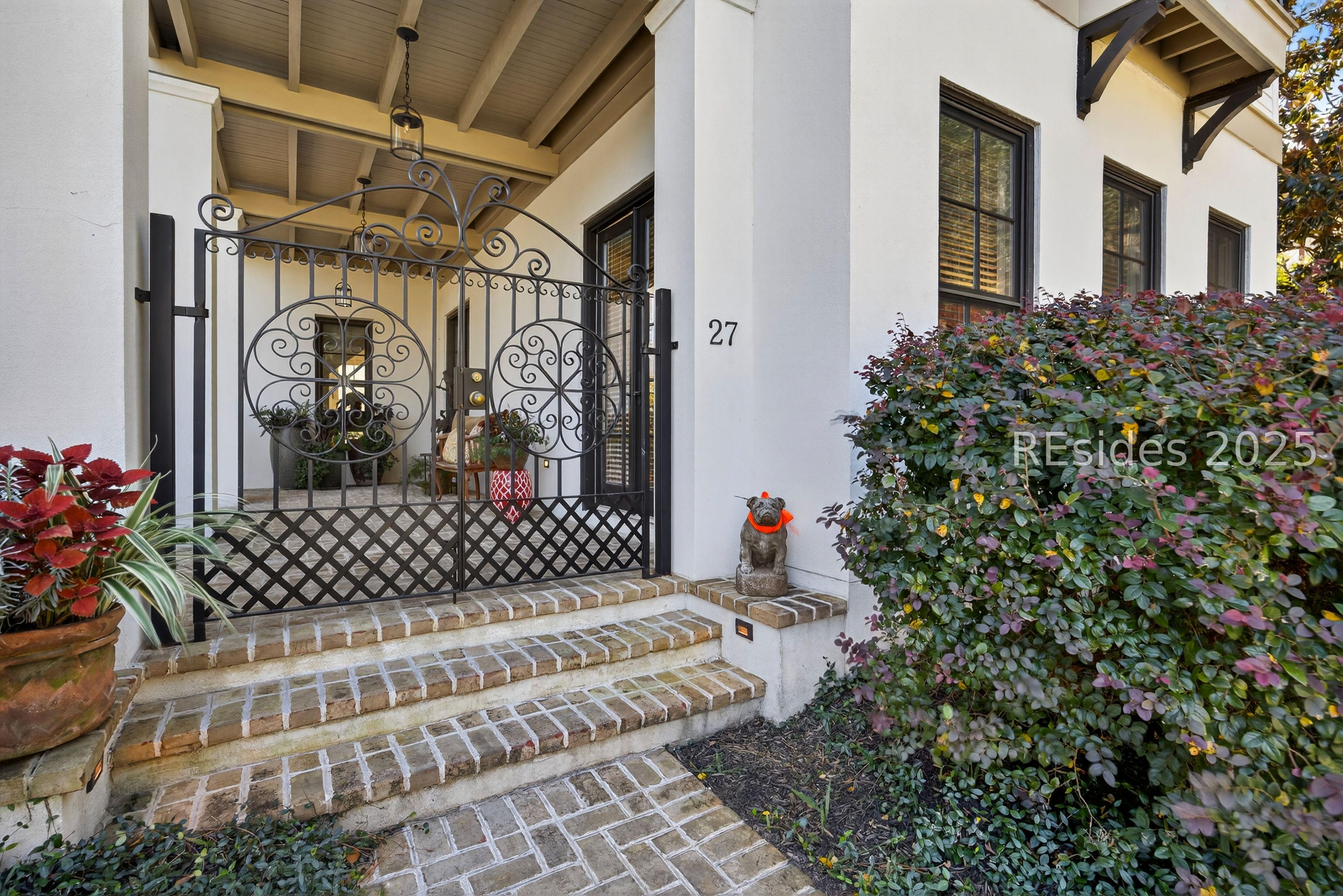 Image 4: Gorgeous rod iron gated courtyard entry Image 4: Gorgeous rod iron gated courtyard entry