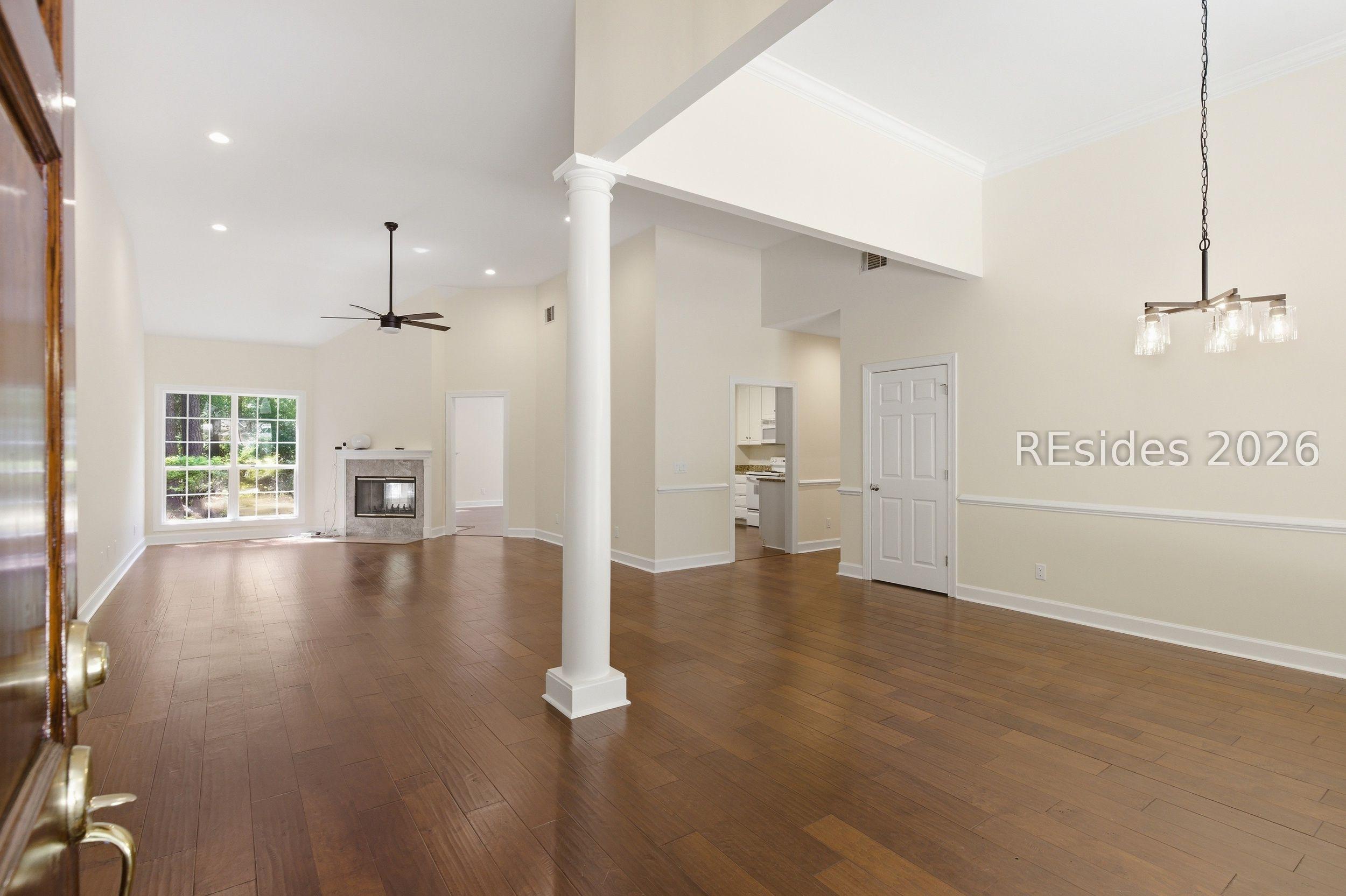 Image 3: Open living space with vaulted ceilings Image 3: Open living space with vaulted ceilings