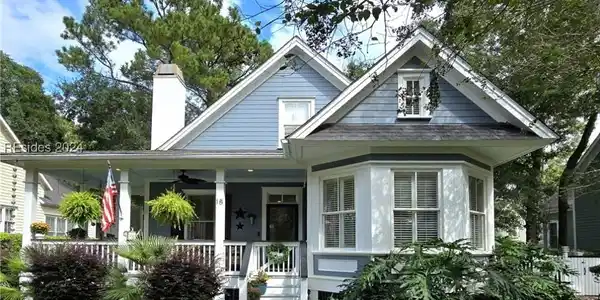 18 Hayek Street