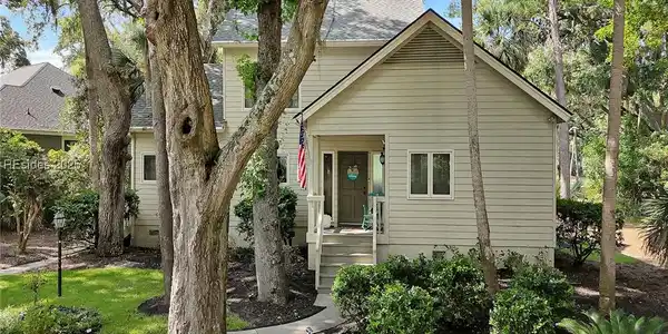 8 Heath Drive