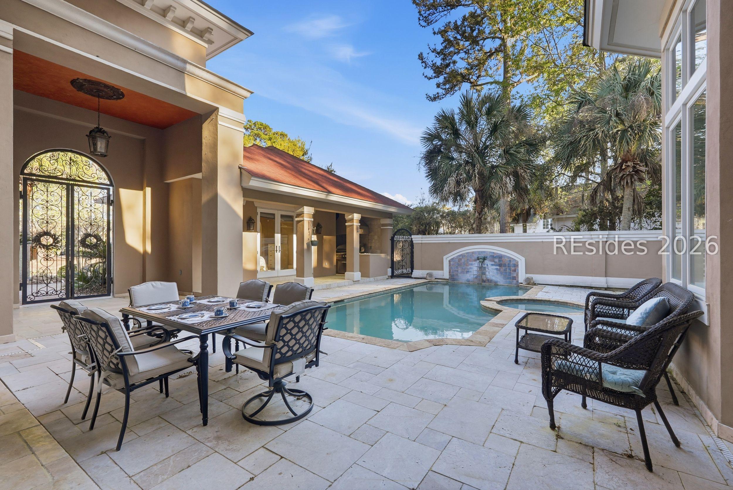 Image 3: Pool/Courtyard