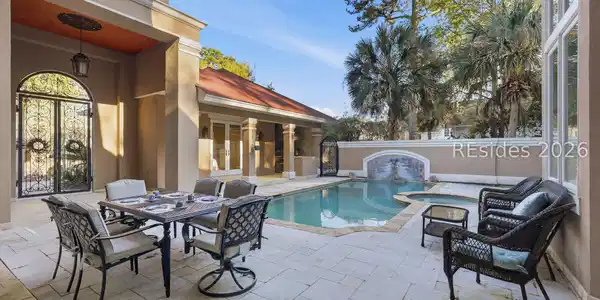 Image 3: Pool/Courtyard Image 3: Pool/Courtyard