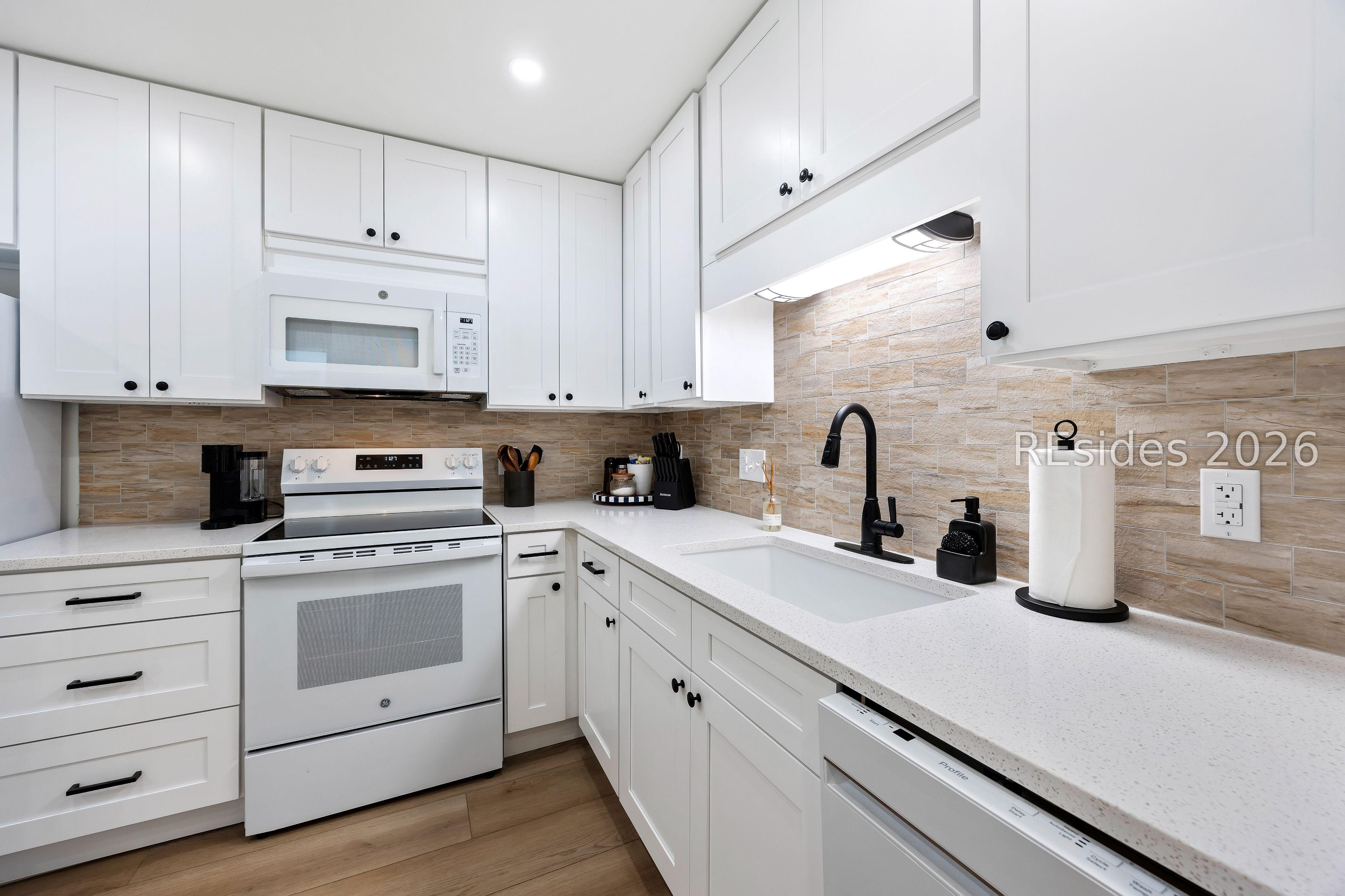 Image 4: Soft Close Cabinets & Drawers
