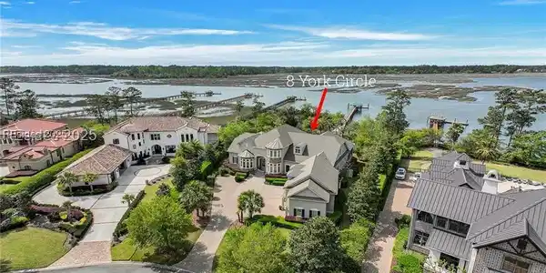 8 York Circle