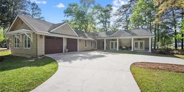42 White Oaks Circle