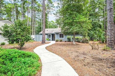 35 Fernwood Court