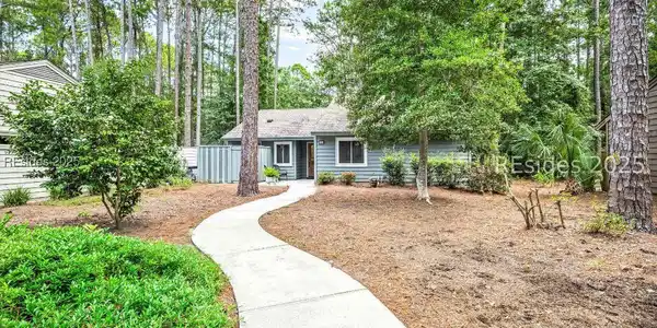 35 Fernwood Court