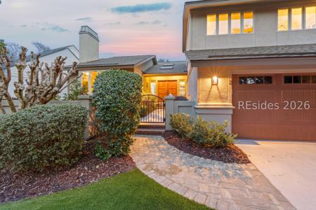 3 Fairway Winds Place