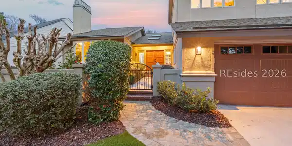 3 Fairway Winds Place