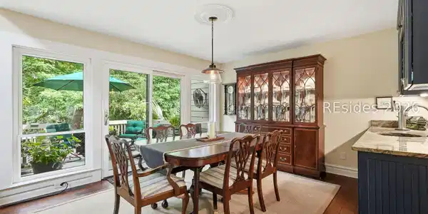 Image 4: Dining area overlooks the upper deck and lagoon. Image 4: Dining area overlooks the upper deck and lagoon.