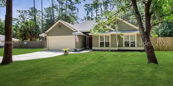 4 Grande Oaks Drive