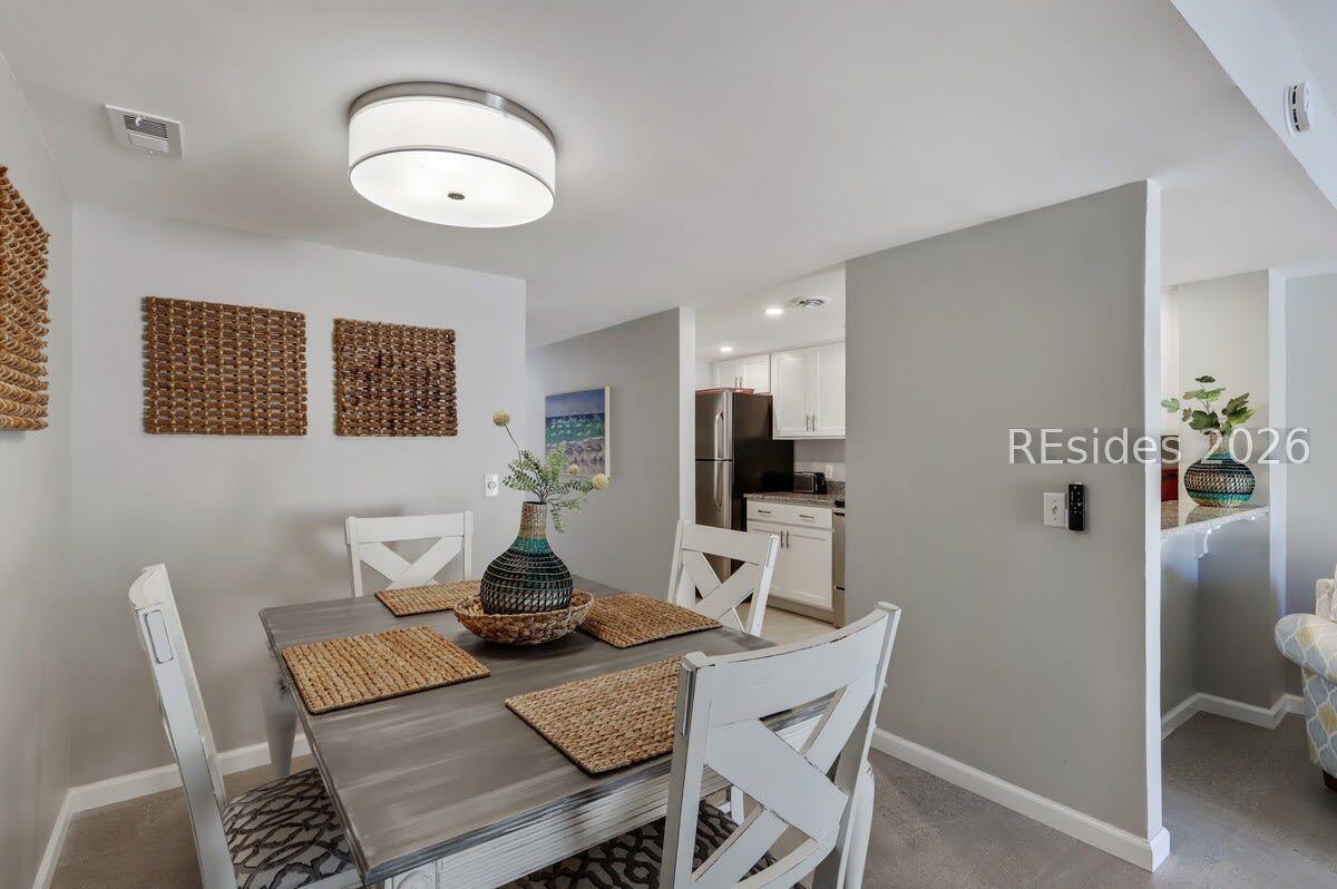 Image 4: Dining area.