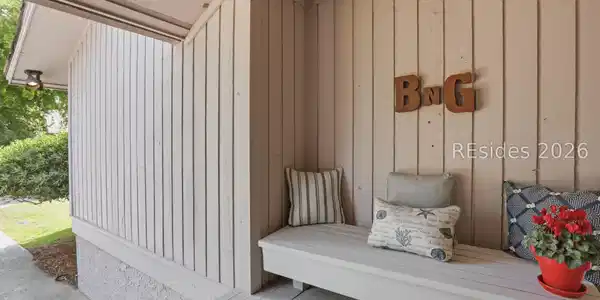 Image 2: Welcoming Porch Image 2: Welcoming Porch