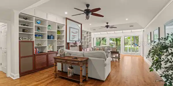Image 3: Living Room