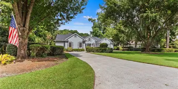 28 Lexington Drive