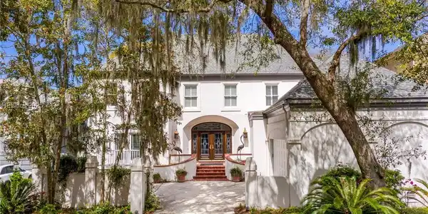 5 Fairfax Ln