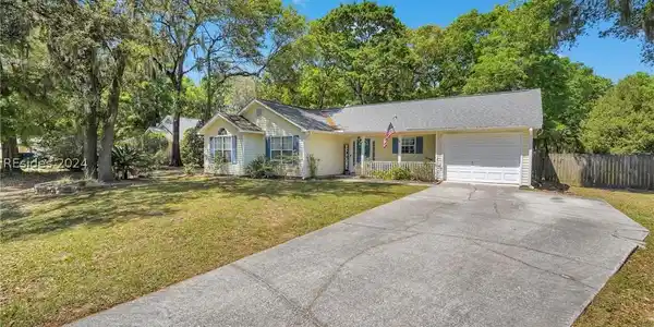 8 Le Moyne Drive