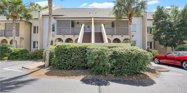 100 Colonnade Drive