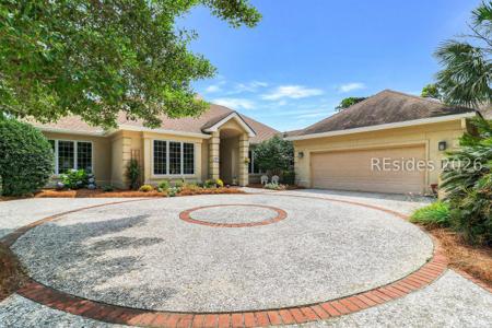 24 Glenmoor Place